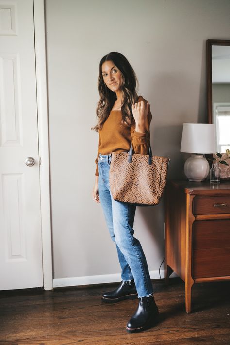 Six Simple Fall Outfits From My Capsule Wardrobe - Stitch & Salt Fall Capsule Wardrobe Casual, Brown Booties Outfit, Casual Fall Outfits 2022, Fall Style 2022, Casual Minimalist Style, Style Fall Outfits, Capsule Wardrobe Casual, Walking Outfits, Capsule Closet