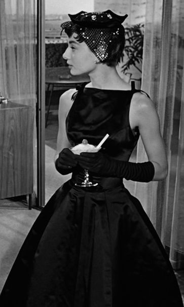 2/12/2015: Top Ten Origins: Oscar Dresses and Women’s Fashion | Origins: Current Events in Historical Perspective Audrey Hepburn Outfit, Audrey Hepburn Dress, Oscar Awards, Aubrey Hepburn, Audrey Hepburn Inspired, Audrey Hepburn Photos, Female Actors, Audrey Hepburn Style, Hepburn Style