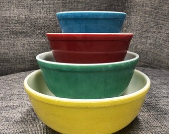 Pyrex Patterns Worth Money, Vintage Pyrex Patterns, Colors Mixing, Pyrex Vintage Rare, Pyrex Primary Colors, Pyrex Patterns, Blue Corn, Mixing Bowls Set, Vintage Bowls