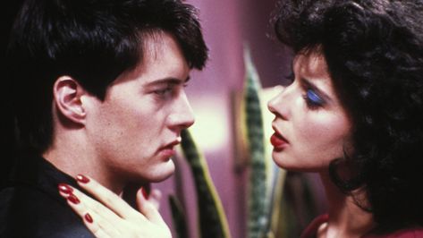 Erotic Movies: Watch 25+ Seductive Erotic Movies To Fulfill Your All Sexual Fantasies Hans Ulrich Obrist, Film Blue, Kyle Maclachlan, Mulholland Drive, Isabella Rossellini, Eyes Wide Shut, Great Movies To Watch, Guilin, Sigmund Freud