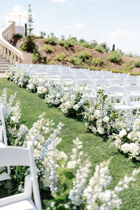 Hydrangea Bouquet Wedding Bridesmaid, White Wedding Florals Ceremony, White Garden Flowers Wedding, Bridal Bouquet With Blue Hydrangeas, Summer Wedding White Flowers, Blue And White Wedding Aisle Flowers, Hydrangeas At Wedding, Big Flower Arrangements Wedding, Blue And White Flowers For Wedding