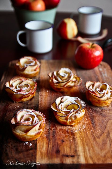 Apple Flower Tart @ Not Quite Nigella Flower Tarts, Thanksgiving Desserts Easy, Apple Flowers, Fruit Popsicles, Thanksgiving Treats, Special Desserts, Thanksgiving Desserts, Köstliche Desserts, Pie Dessert