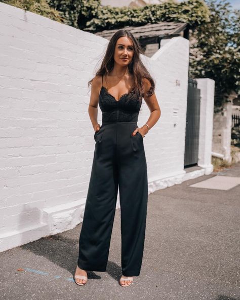 Black Jumpsuit Wedding, Wedding Guest Jumpsuit, Jumpsuit Outfit Wedding, Outfit Formal Mujer, Graduation Guest Outfit, Graduation Outfit College, Black Jumpsuit Outfit, Graduation Look, Grad Outfits