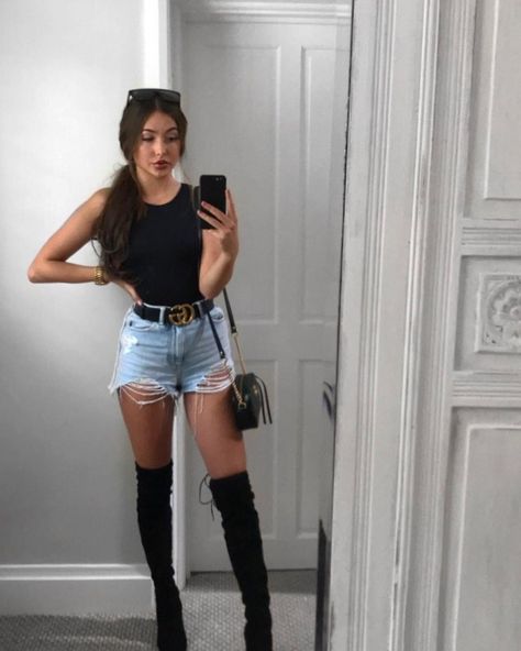 Long Boots And Shorts Outfit, Jean Short Night Out Outfit, Shorts Night Out Outfit, Black Boots Outfits, Outfits With Knee High Boots, Boots With Shorts, Cali Vibes, Long Black Boots, Knee Boots Outfit