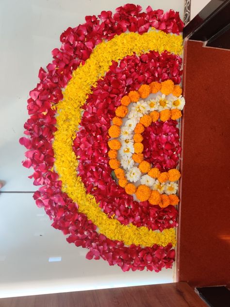 Semi Circle Flower Rangoli, Half Circle Flower Rangoli, Welcome Flower Rangoli, Welcome Rangoli With Flowers, Kanku Pagala Decoration, Kanku Pagla Decoration At Home, Rangoli Border Designs Simple, Onam Decor, Rangoli With Flowers