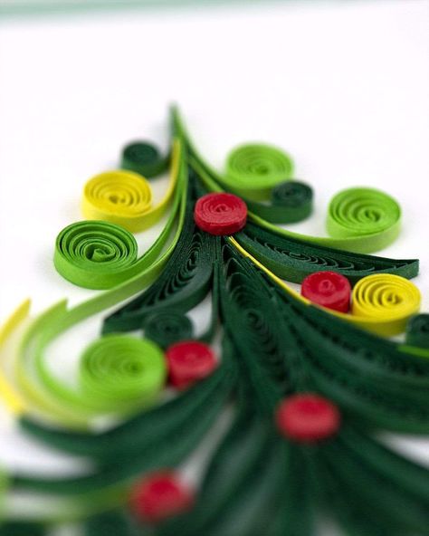 Diy Quilling, Paper Quilling Tutorial, Paper Quilling Cards, Quilling E56 Quilling Christmas Tree, Nutcracker Christmas Card, Quilled Christmas, Christmas Quilling, Christmas Tree Images, Paper Art Design, Quilling Christmas, Paper Quilling Patterns, Quilling Craft