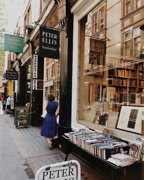 Cecil Court London, Book Alley, London Alley, Secondhand Bookshop, Book Shops, Secret London, Cross Road, Bookstore Cafe, Charing Cross