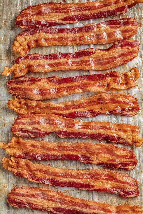 How to Cook Bacon in the Oven Oven Fried Bacon, Oven Cooked Bacon, Perfect Bacon, Oven Baked Bacon, Bacon In The Oven, How To Make Bacon, Cooking Bacon, Baked Bacon, Candied Bacon