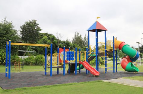 Children's playground at park Premium Ph... | Premium Photo #Freepik #photo #school Aesthetic Outdoor Playground, Small Playground, Kids Cheering, Playground Landscaping, Bloxburg Town, Play Park, Playground Kids, Play Zone, Photo School