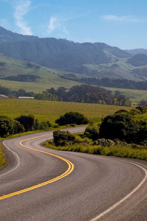 These are the best Southern California scenic drives you can make in a day, from San Luis Obispo to southern San Diego and Palm Springs. San Luis Obispo California Photography, San Luis Obispo Aesthetic, California Sightseeing, My Atlantis, Cal Poly Slo, Back To The Old House, Traveling Board, Love Distance, Mojave National Preserve