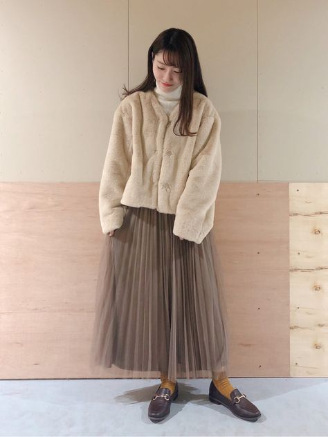 7 Fashion Trends To Rock in Tokyo This Winter - Savvy Tokyo Japanese Work Fashion, Tokyo Street Style Winter 2024, Taiwan Winter Outfit Women, Japan Winter Fashion Women, Tokyo Fashion Winter, Winter Outfits Tokyo, Tokyo November Outfit, Japan Winter Fashion Tokyo, Japanese Outfits Winter