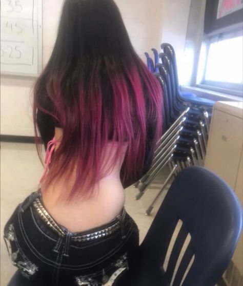 Mandy Milkovich Aesthetic, Milkovich Aesthetic, Mandy Milkovich, Pink And Black Hair, Hair Streaks, Dyed Hair Inspiration, Hair Stylies, Dye My Hair, Hair Dye Colors