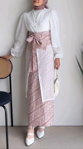 Batik Modern Fashion Style, Kebaya Simple, Kondangan Outfit, Kebaya Modern Dress, Rok Outfit, Hijab Simple, Batik Kebaya, Kebaya Dress, Hijab Style Casual