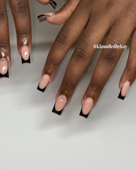 Black French Tip Nails On Black Women, Black French Top Nail Designs, Spring Coffin Nail Ideas 2024, Black Deep French Nails, Black And Nude Nails Simple, Nude Nails With Black Tips, Short Nail Designs Black Women, Black French Tip Nails Short, Black Nude Nails