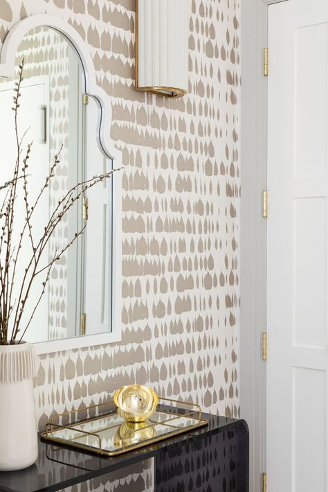 Queen Of Spain Wallpaper, Spain Wallpaper, Foyer Wallpaper, Wallpaper Powder Room, Bathroom Downstairs, Foyer Ideas Entryway, Modern Ranch House, Hallway Wallpaper, Blue Dining Chair