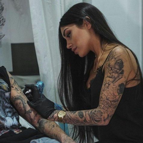 Woman Sleeve, Mujeres Tattoo, Woman With Tattoos, Chicanas Tattoo, Feminine Tattoo Sleeves, Girls With Sleeve Tattoos, Woman Tattoo, Tattoo Skin, Hip Tattoos Women