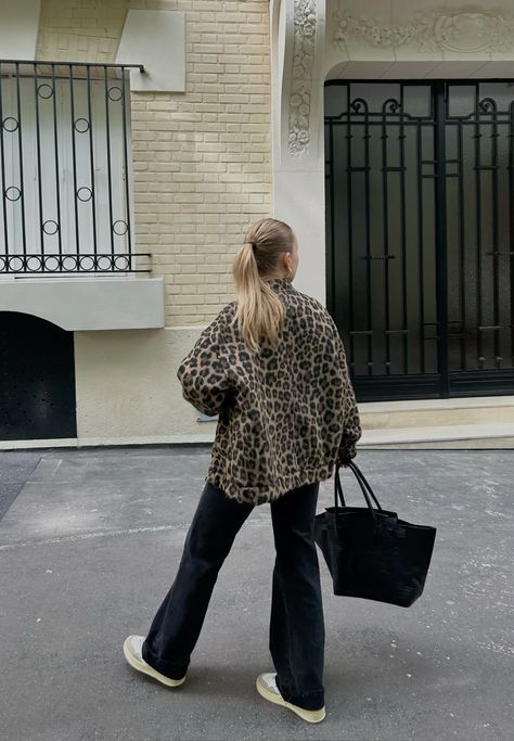 Flower Jacket Outfit, Leopard Jacket Outfit Street Style, Leopard Jacket Outfit, Print Jacket Outfit, Winter Layering Outfits, Trend Aesthetic, Teacher Fits, Cheetah Style, Outfit Layouts