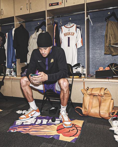 Devin Booker Aesthetic, Devin Booker Wallpaper, Booker Nba, Travis Scott Wallpapers, Bunny Tattoos, Basketball Photos, Hoop Dreams, Men Stuff, D Book