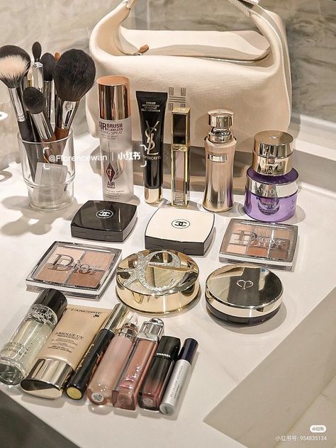 Koleksi Makeup, Best Makeup Brands, Makeup Vanities, Expensive Makeup, Makeup Aesthetic, Winter Makeup, Dior Makeup, Fancy Makeup, High End Makeup