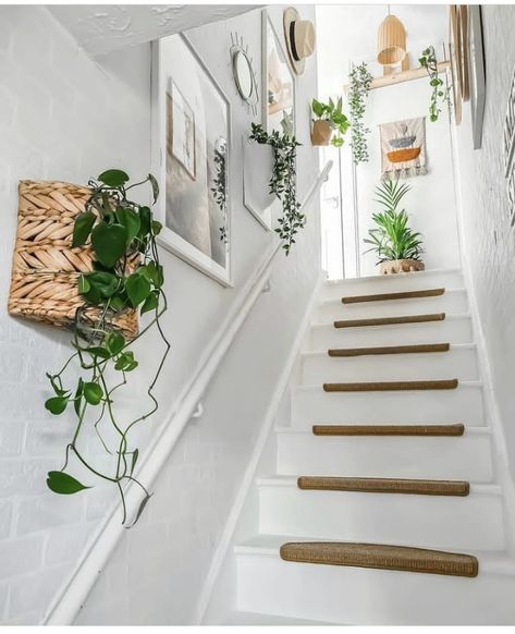 Hallway Wall Decor Ideas, Staircase Wall Decor, Stairway Decorating, Stair Wall, Staircase Wall, Staircase Decor, Hallway Wall Decor, Hallway Designs, Hallway Wall