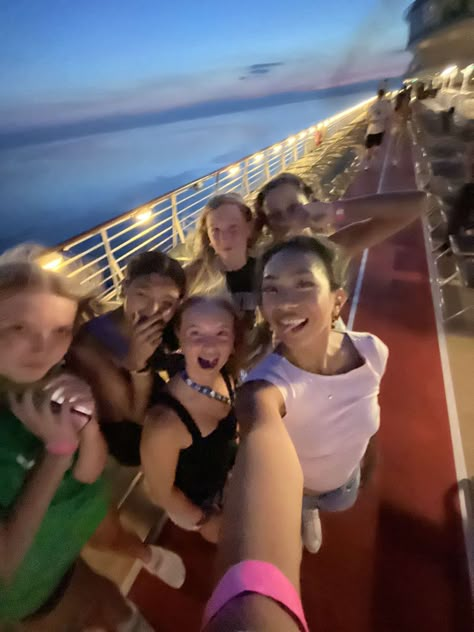 Things To Do On A Cruise, Cruise Friend Group, Cruise Teen Club, Cruise Aesthetic Pics, Cruise Inspo Pics, Cruise Bucket List, Cruise With Friends, Cruise Picture Ideas, Cruise Photo Ideas