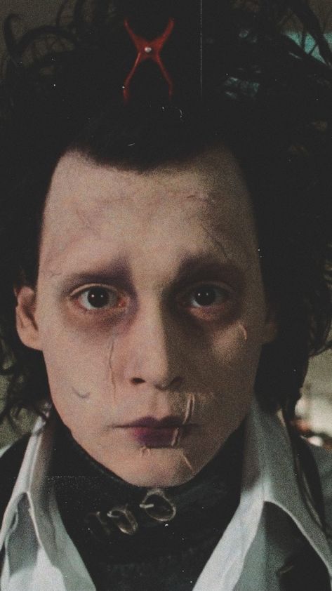 Edward Scissorhands Wallpaper Aesthetic, Edward Scissorhands Characters, Edward Scissorhands Makeup, Edward Scissor, Scissor Hands, Barnabas Collins, Tim Burton Characters, Scissors Hand, Tim Burton Art