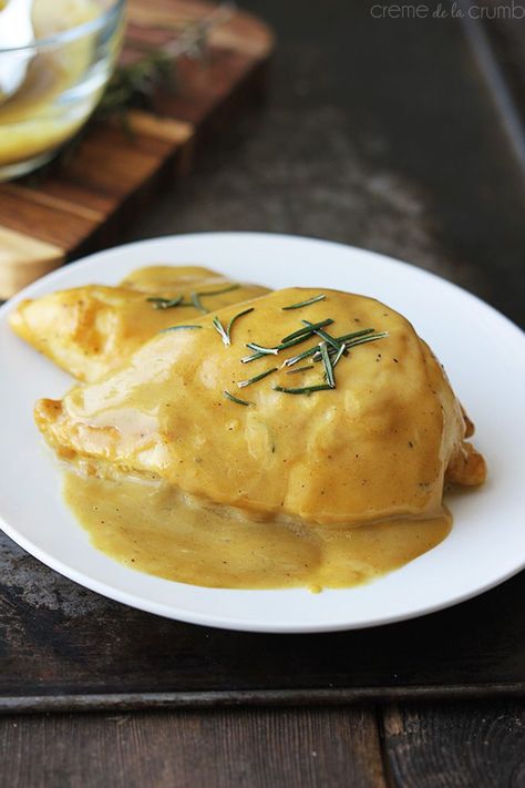 Maple Dijon Chicken - Baked chicken with a rich and creamy maple dijon sauce! Easy, delicious, and done in less than 30 minutes! Tomatillo Ranch, Dijon Chicken Recipes, Maple Dijon Chicken, Arrow Root, Maple Chicken, Dijon Sauce, Vegan Steak, Dijon Chicken, Lean Cuisine