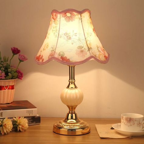 Bedroom Bedside Lamps, Modern Retro Decor, Reading Homework, Nordic Vintage, Nordic Bedroom, Wrought Iron Design, Bedroom Bedside Lamp, Glass Desk, Bright Eye