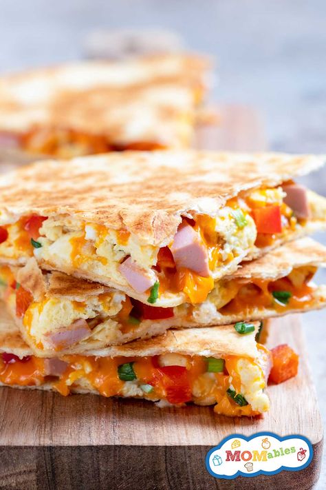 This epic breakfast quesadilla is filled with everything picky eaters love to keep them full for hours. Breakfast Quesadilla Recipes, Cheese Quesadilla Recipe, Breakfast Quesadillas, Healthy Tortilla, Breakfast Quesadilla, Protein Rich Breakfast, High Protein Breakfast Recipes, Easy To Make Breakfast, Low Calorie Breakfast