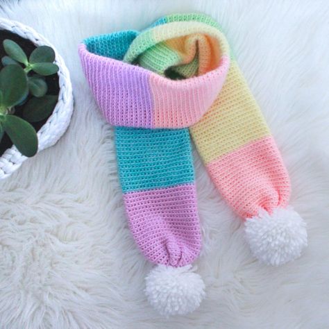 Kids Crochet Scarf, Scarf Pattern Crochet, Crochet Kids Scarf, Toddler Scarf, Childrens Scarf, Crochet Scarf Pattern, Circular Knitting Machine, Simply Crochet, Pompom Scarf