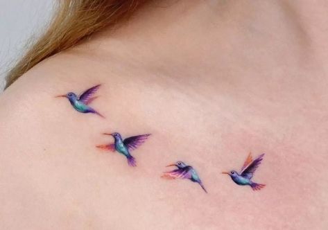 Hummingbird Tattoo Watercolor, Hummingbird Tattoo Meaning, Hummingbird Tattoos, Small Hummingbird Tattoo, Tattoos Infinity, Hibiscus Tattoo, Inspiration Tattoo, Tasteful Tattoos, Tattoos Geometric