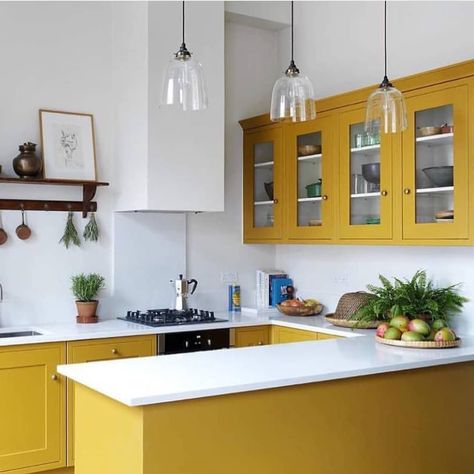 24 Glomorous Yellow Kitchen Design Ideas Yellow Shaker Kitchen, Lonika Chande, Yellow Kitchen Designs, Kitchen Library, Kitchen 2022, Kitsch Kitchen, Yellow Cabinets, London Interior, Shaker Style Kitchens