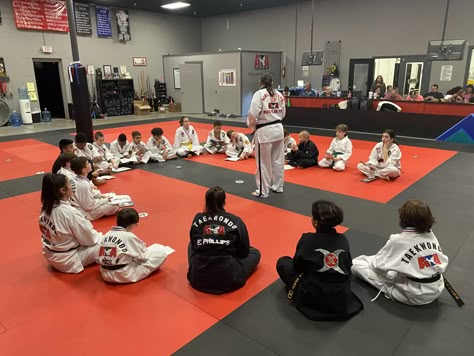 ATA Martial Arts - Changing the world one leader at a time. Thang Ta Martial Art, Karate Vs Taekwondo, Side Kick Taekwondo, Student Outfit, Eskrima Kali Martial Arts, World Taekwondo, Martial Arts School, Sulphur Springs, Changing The World