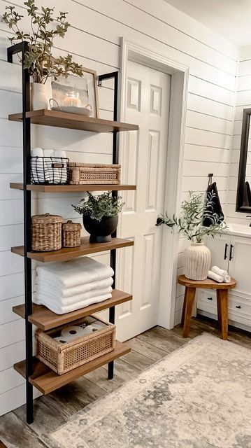 Dapur Mini, Cabin Kits, Bathroom Inspiration Decor, Hus Inspiration, Apartment Decor Inspiration, Vintage Room, Ideas Creativas, Decor Home Living Room, Small Bathroom Decor