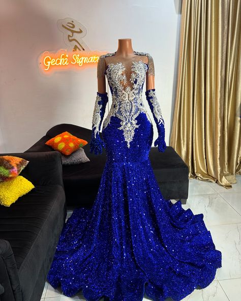 Wedding Dresses In Blue, Royal Vlue Dress, Rare Prom Dresses Beautiful, Royal Blue Ball Gown Dress, Mascarade Prom Outfit, Prom Dress Applique, Royal Prom Dresses, Dark Royal Blue Prom Dress, Gold And Blue Wedding Dress