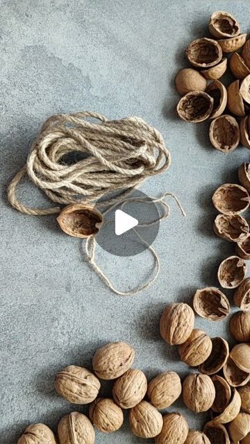 Walnut Shell Crafts, Diy Christmas Tree Ornaments, Walnut Shell, Reels Instagram, Art Station, Shell Art, Shell Crafts, Diy Christmas Tree, Diy Art