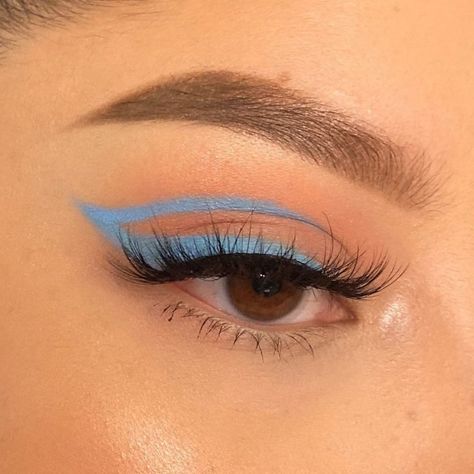 ColourPop Cosmetics on Instagram: “Baby Blue 💙 wearing cream gel eyeliner in PRANCE. available for $3.60 right now! ON LAST CALL, once its gone, it's gone forever! -…” Blue Eyeliner Looks, Blue Eyeliner Makeup, Cute Eye Makeup, Blue Eyeliner, Cool Makeup Looks, Makijaż Smokey Eye, Eye Makeup Designs, Colourpop Cosmetics, Gone Forever