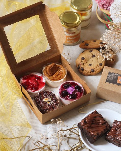 Dessert Gifting Ideas, Diwali Food Hamper Ideas, Diwali Cake Hampers Ideas, Diwali Sweets Packaging Ideas, Bakery Hamper Ideas, Dessert Hampers Ideas, Dessert Gift Box Ideas Diy, Diwali Hamper Ideas For Bakers, Diwali Cake Hampers