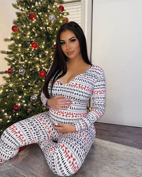 Christmas pregnancy reveal