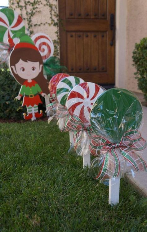 Christmas Lollipops, Outside Christmas Decorations, Grinch Christmas Decorations, Christmas Yard Art, Christmas Yard Decorations, Christmas Outdoor, Christmas Decorations Diy Outdoor, Candy Christmas Decorations, Christmas Yard