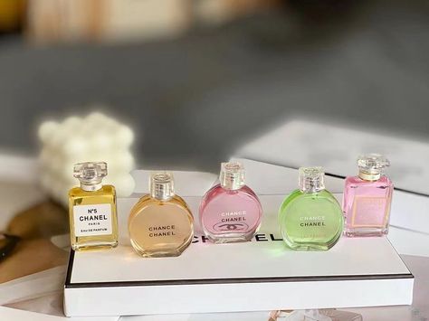 Mini Chanel Perfume, Tiny Perfume Bottles, Perfume Sets For Women, Mini Perfumes Aesthetic, Chanel Perfume Collection, Mini Perfume Aesthetic, Mini Perfume Collection, Mini Perfume Bottles, Organization Perfume