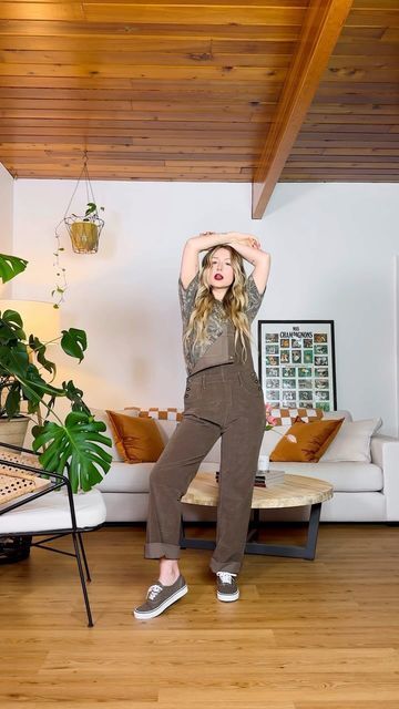 nicole a sereda on Instagram: "✨STYLE OVERALLS WITH ME✨ I finally found the perfect pair of corduroy overalls!🧸🤎 If you want links to this whole look along with my sizing for reference, comment “outfit links” below and I’ll DM you 🫶" Corduroy Overalls Outfit, Outfit Links, Style Overalls, Overalls Outfit, Corduroy Overalls, Lazy Girl, Instagram Style, Perfect Pair, Vintage Inspired