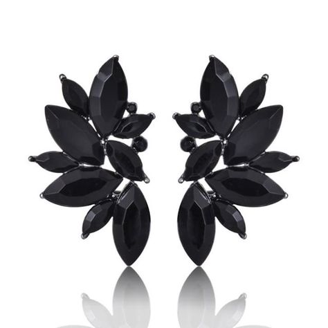 Be Fashion Ready with these Black Stud Fashion Earrings <3 <3 #blackstuds #studearrings #earringslove #earrings #fashionpost #instapost #instagood #friyay #ootd #fashioncrab #jewelrygram Buy: https://buff.ly/2p4TjQf Wings Earrings, Flower Geometric, Crystal Hanging, Popular Earrings, Stud Fashion, Ear Earrings, Heart Flower, Climber Earrings, Wedding Party Jewelry