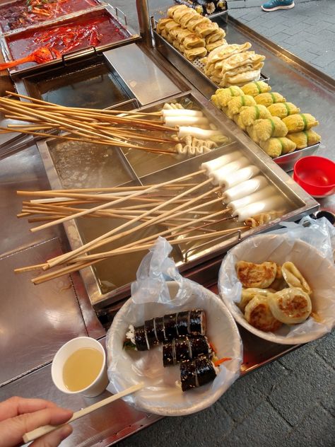 Korean Street Food Aethstetic, Korean Food Market, Korean Food Stall, Korean Street Food Stall, Street Food Stall, Korea Photography, Airport Food, Korean Store, South Korea Photography