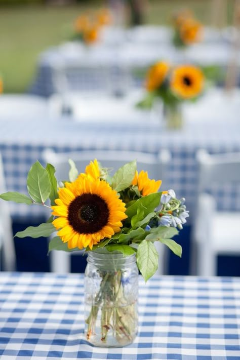 20 DIY BBQ ideas, including this gorgeous sunflower & mason jar centerpiece idea for a late summer / early fall gathering! Bbq Party Decorations, Backyard Party Decorations, Backyard Bbq Party, Sunflower Centerpieces, I Do Bbq, Bbq Wedding, Baby Shower Bbq, Mason Jar Centerpieces, בר מצווה