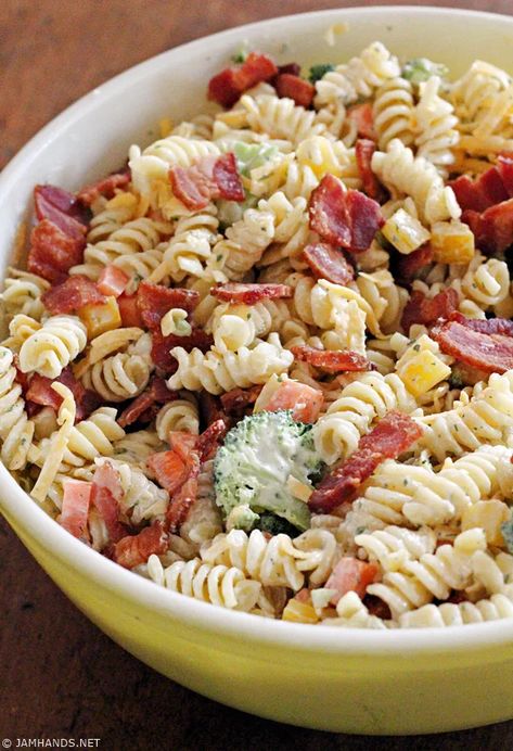 Bacon Ranch Pasta Salad - Jam Hands Bacon Pasta Salad Recipes, Bacon Pasta Salad, Bacon Ranch Pasta, Bacon Ranch Pasta Salad, Ranch Mix, Super Salads, Ranch Pasta Salad, Raw Broccoli, Ranch Pasta