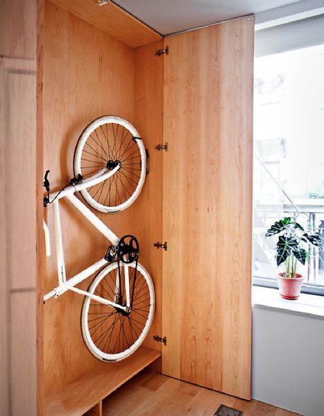 Hello cycling lovers! Everyone knows how frustrating can sometimes bike parking indoors be, especially when you don’t have much space on your home. Small Apartment Bike Storage, Mancave Interior, Bike Storage Small Space, Small Apartment Storage Solutions, Apartment Storage Solutions, Kids Bike Storage, Bike Storage Ideas, Bike Storage Home, Bike Storage Apartment