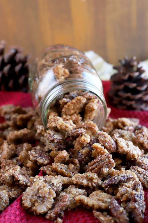 Sugar and Spice Candied Nuts make a delicious holiday gift, and they're easy to make! Get the recipe on Foodal now! #holidaygiftideas #spicednuts #foodal Best Mac And Cheese Recipe Easy, Candied Pecans Recipe, Best Mac N Cheese Recipe, Easy Cheese Recipes, Pecan Recipes, Candied Nuts, Candied Pecans, God Mat, Evaporated Milk