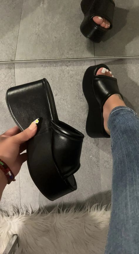 Chunky Platform Sandals, Fashion Shoes Heels, Shoes Heels Classy, Funky Shoes, Heels Classy, Girly Shoes, Shoe Inspo, Platform Heels Chunky, Platform Slides