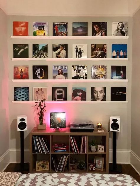 Music Lover Room, Themed Room Ideas, Music Bedroom Aesthetic, 60s Bedroom Decor, Music Themed Rooms, Room Ideas For Girls, Music Bedroom, Record Wall Art, Cute Bedroom Ideas